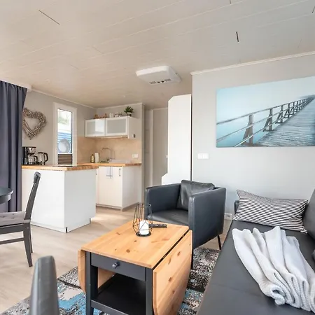 Botel Hafenresort Karnin - Hausboot Pit *
