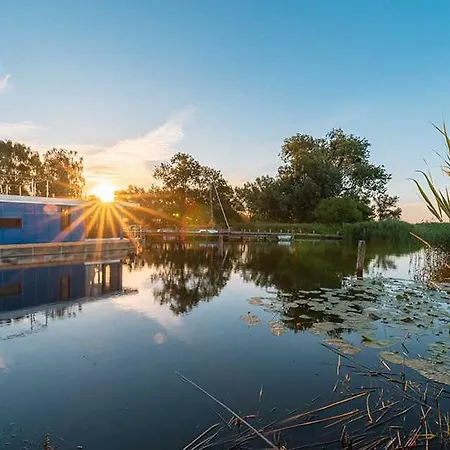 Hafenresort Karnin - Hausboot Pit * Karnin (Usedom)